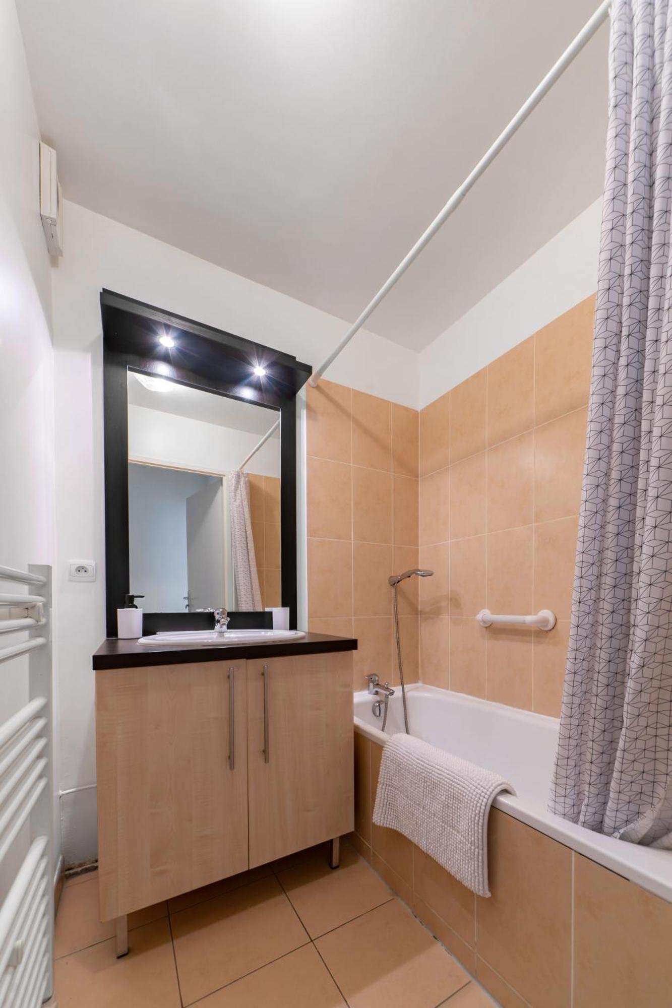 L'eugenie - Design & Confort En Centre-ville Apartment *